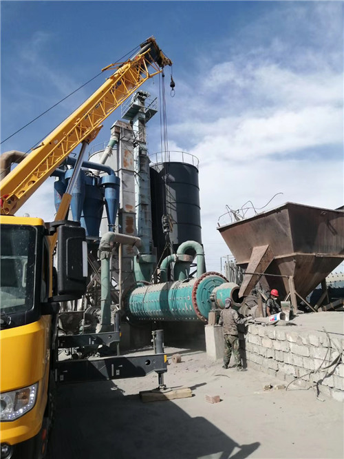 雷州市设备搬运等各类工程项目中，吊车起着关键作用